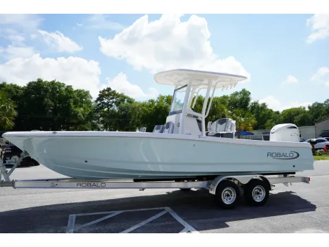 Another view of 2025 Robalo 246 Cayman for sale in Bluffton, SC at Longshore Boats Bluffton