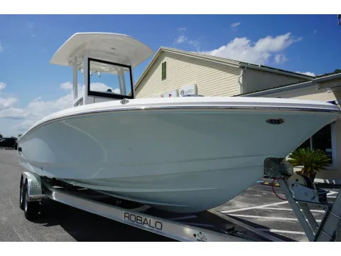 Photos of 2025 Robalo 246 Cayman for sale in Bluffton, SC at Longshore Boats Bluffton