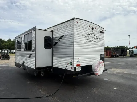 More photos of 2023 East To West Della Terra 261RBS at Liberty Trail RV - Canton, TX