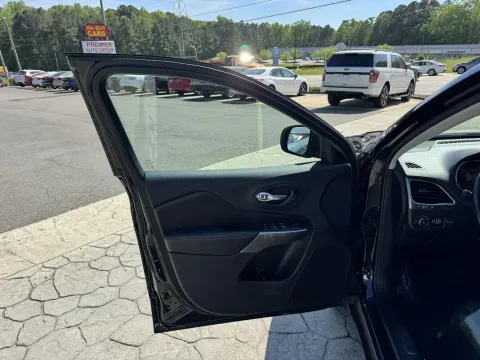 More photos of 2019 Jeep Cherokee Limited at Premier Auto Group, NC