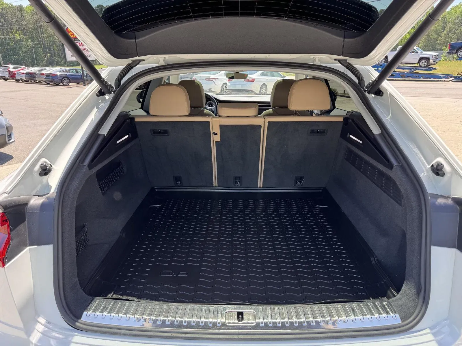 2021 Audi Q8 Premium - Photo 12
