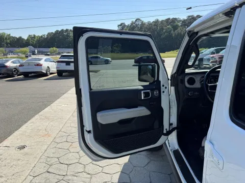 More photos of 2022 Jeep Gladiator High Altitude at Premier Auto Group, NC