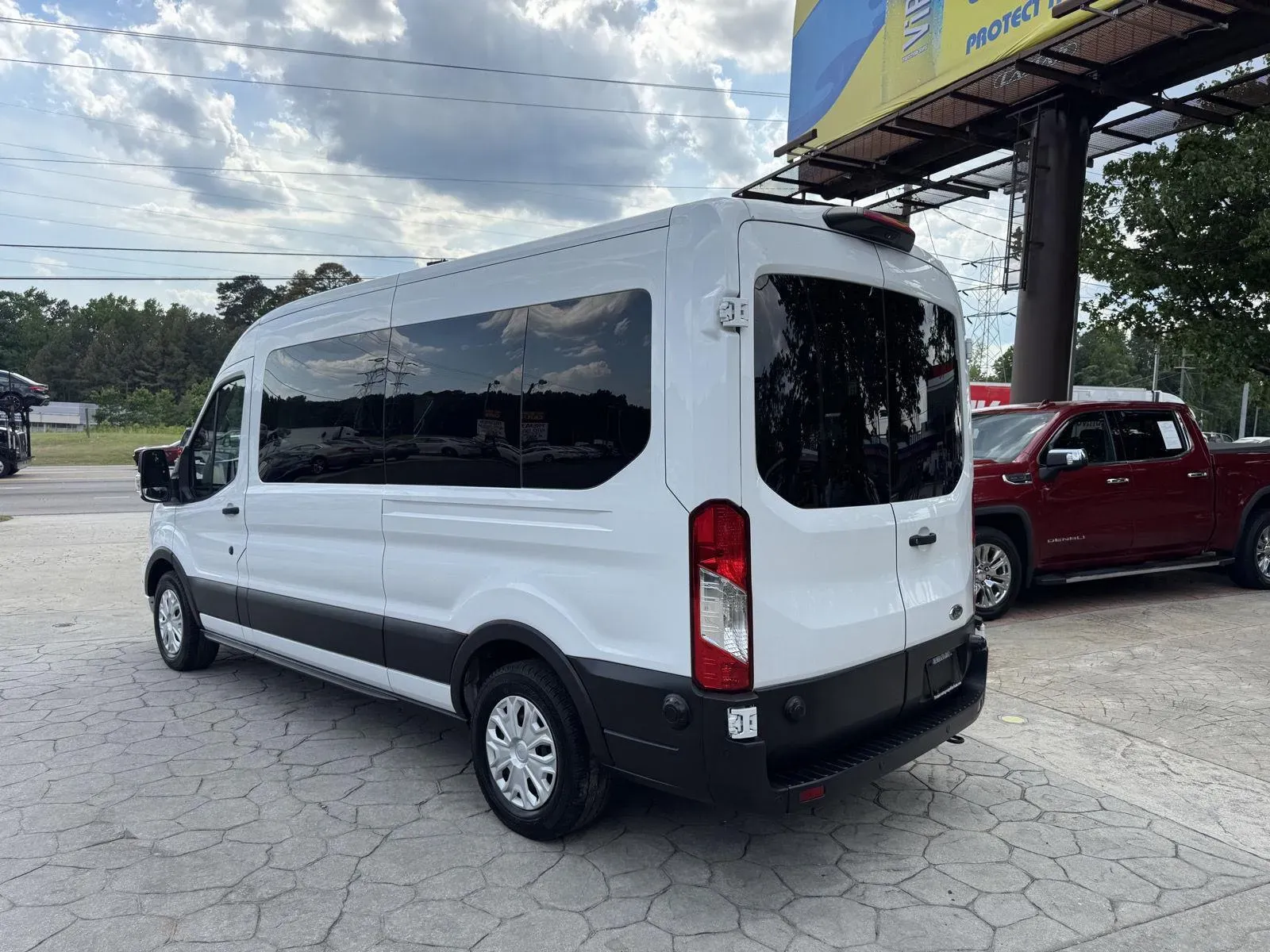 2024 Ford Transit Passenger Van XLT - Photo 8
