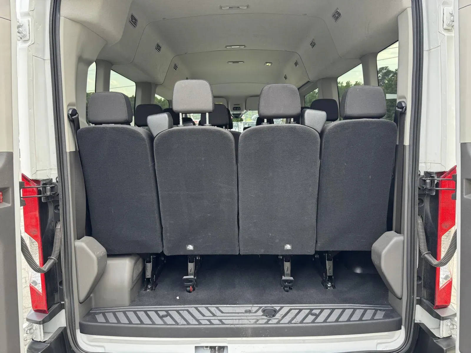 2024 Ford Transit Passenger Van XLT - Photo 10