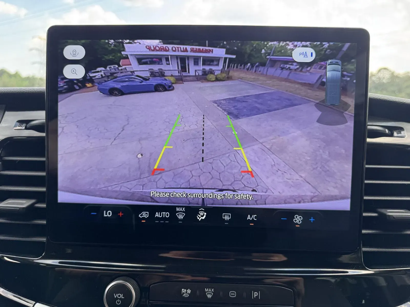 2024 Ford Transit Passenger Van XLT - Photo 18