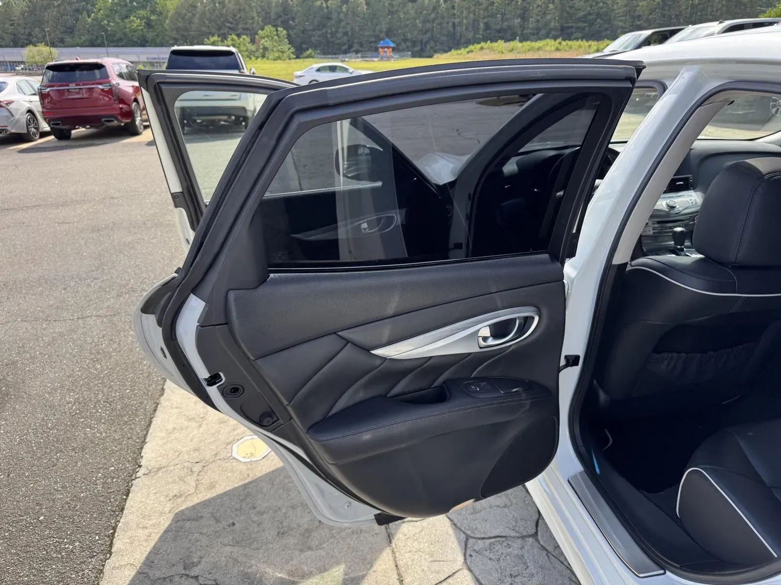 2018 INFINITI Q70 LUXE - Photo 8