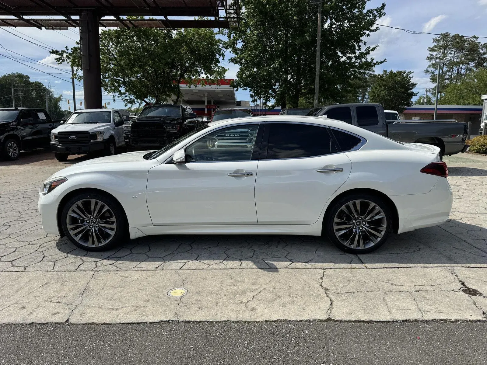 2018 INFINITI Q70 LUXE - Photo 9