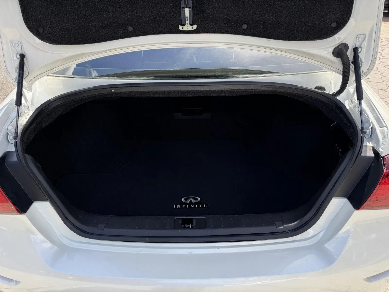 2018 INFINITI Q70 LUXE - Photo 12