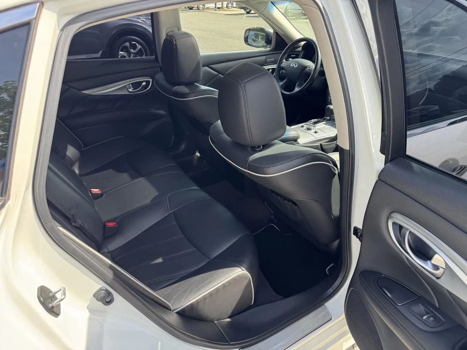 2018 INFINITI Q70 LUXE - Photo 14