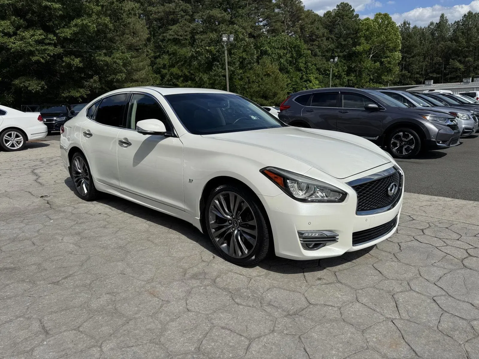 2018 INFINITI Q70 LUXE - Photo 18