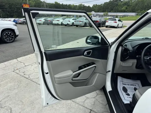 More photos of 2022 Kia Soul S at Premier Auto Group, NC