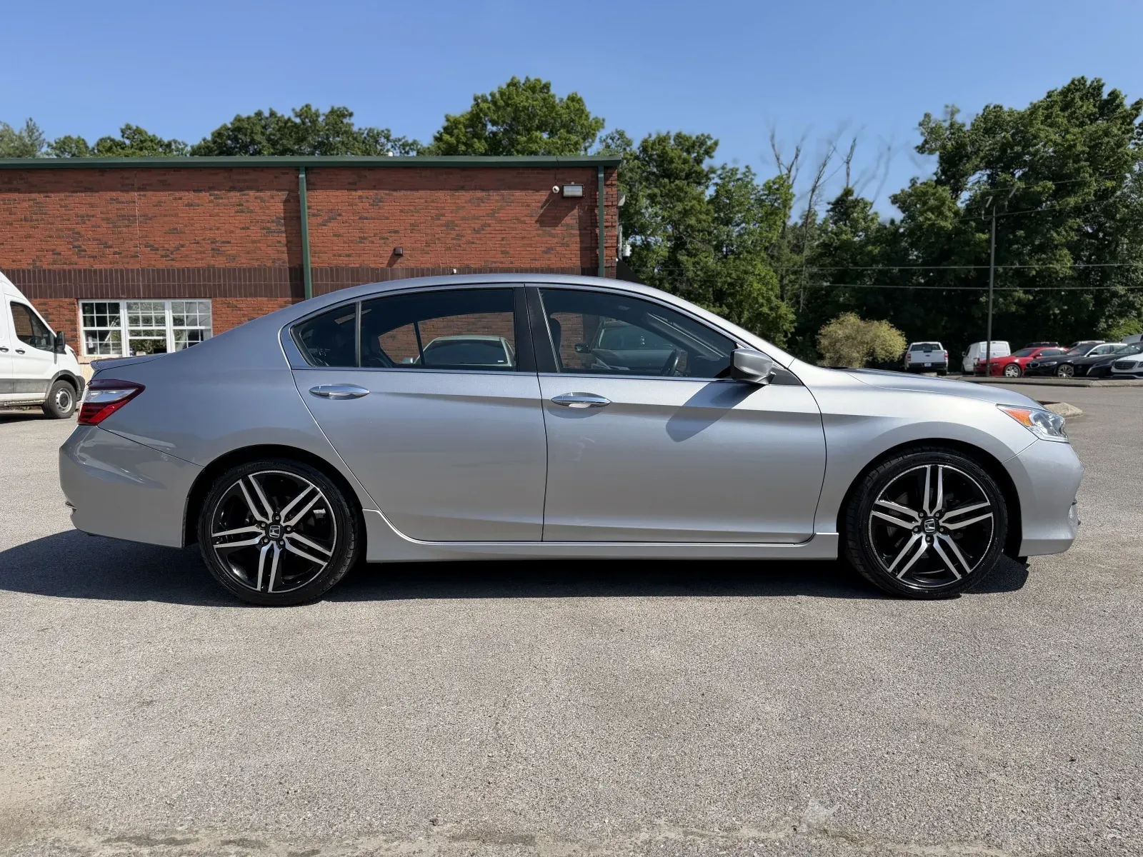 More photos of 2017 Honda Accord Sport at Angel Motors Inc, TN