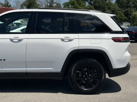 More photos of 2024 Jeep Grand Cherokee Altitude at Angel Motors Inc, TN