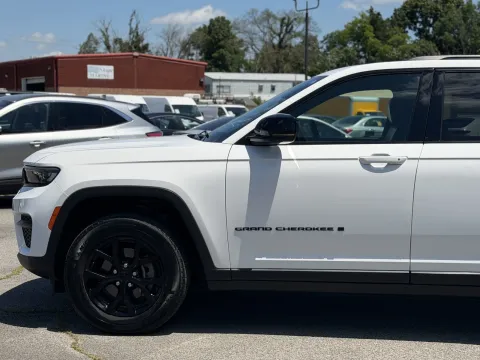 More photos of 2024 Jeep Grand Cherokee Altitude at Angel Motors Inc, TN