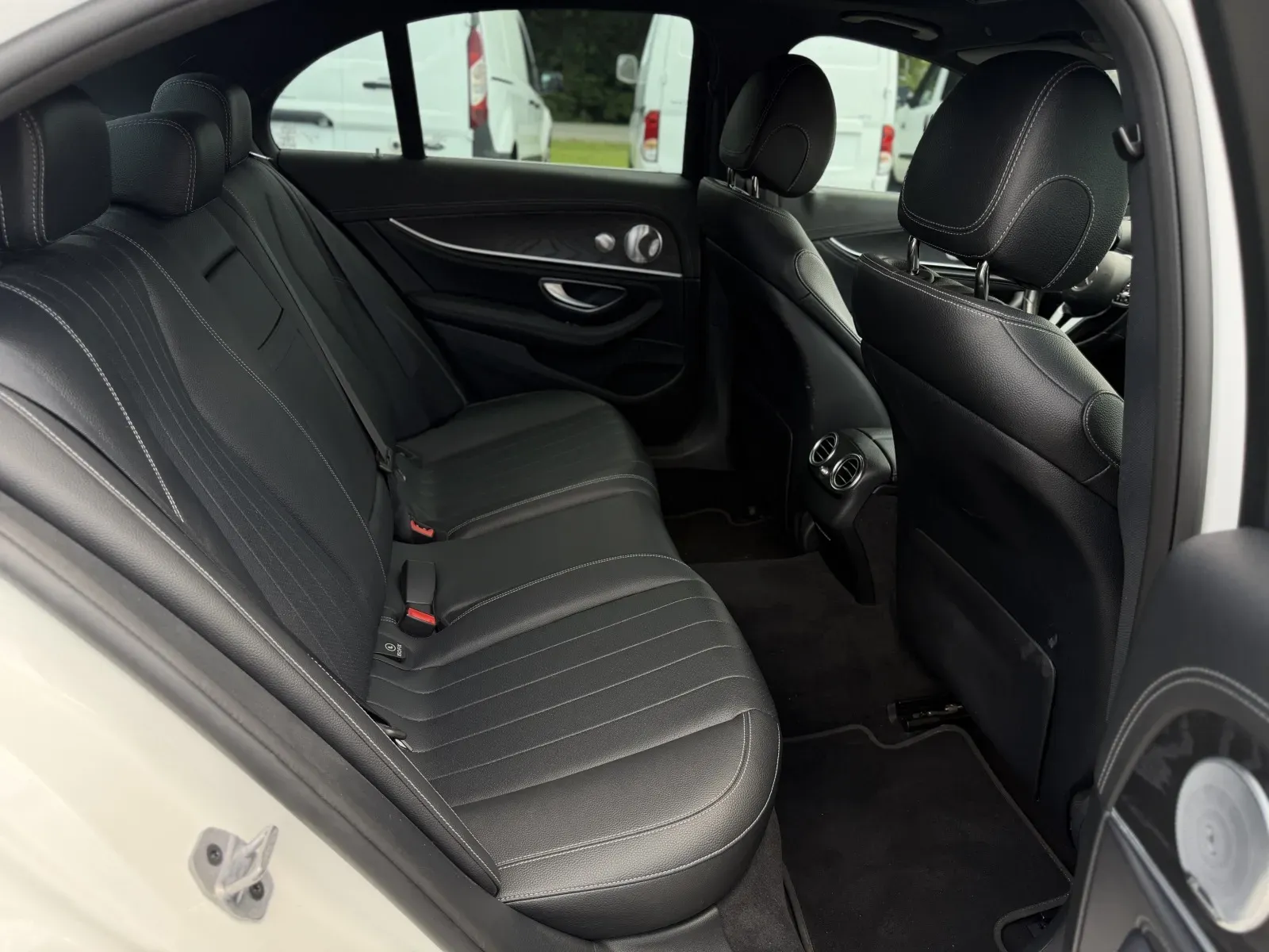 2019 Mercedes-Benz E-Class E300 - Photo 12
