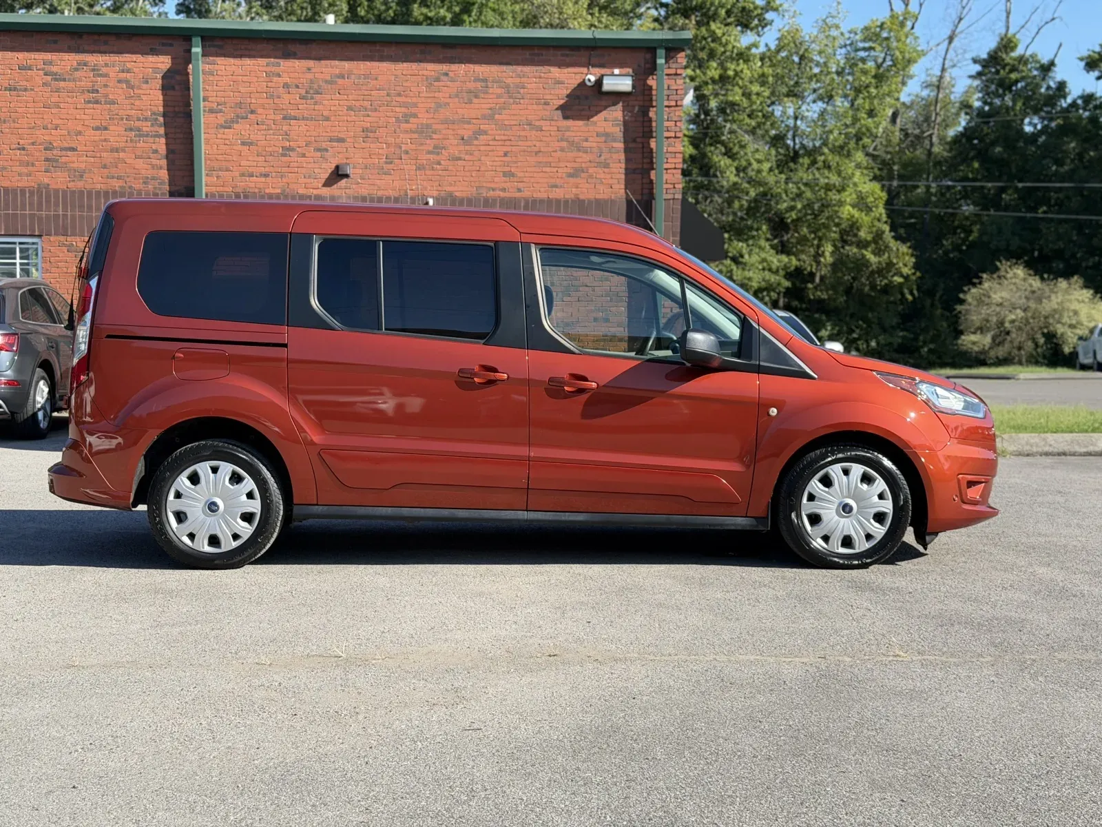 More photos of 2022 Ford Transit Connect XLT at Angel Motors Inc, TN