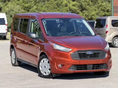 More photos of 2022 Ford Transit Connect XLT at Angel Motors Inc, TN