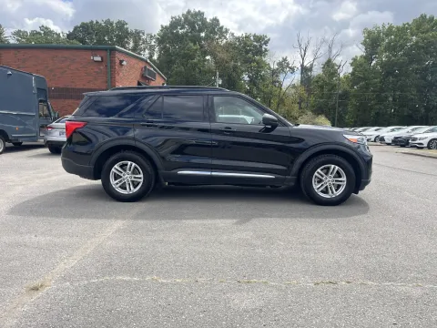 More photos of 2023 Ford Explorer XLT at Angel Motors Inc, TN