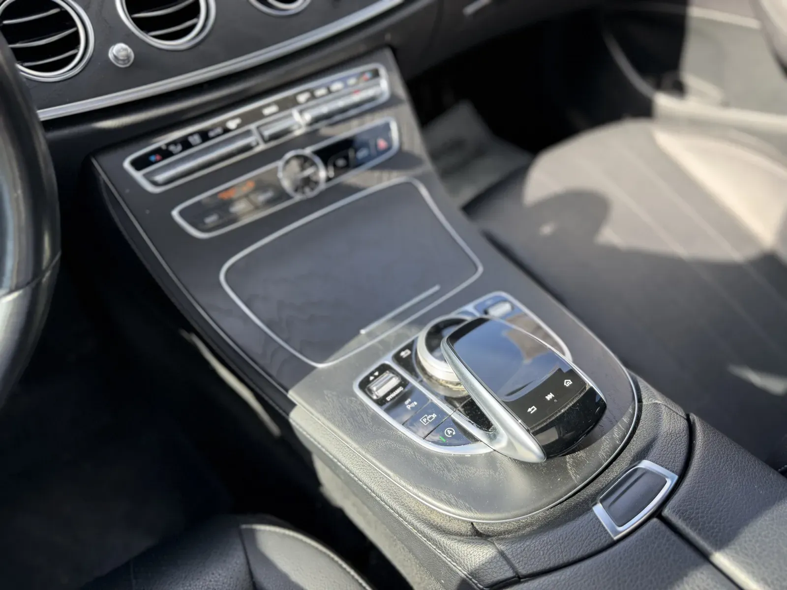 2019 Mercedes-Benz E-Class E300 - Photo 19