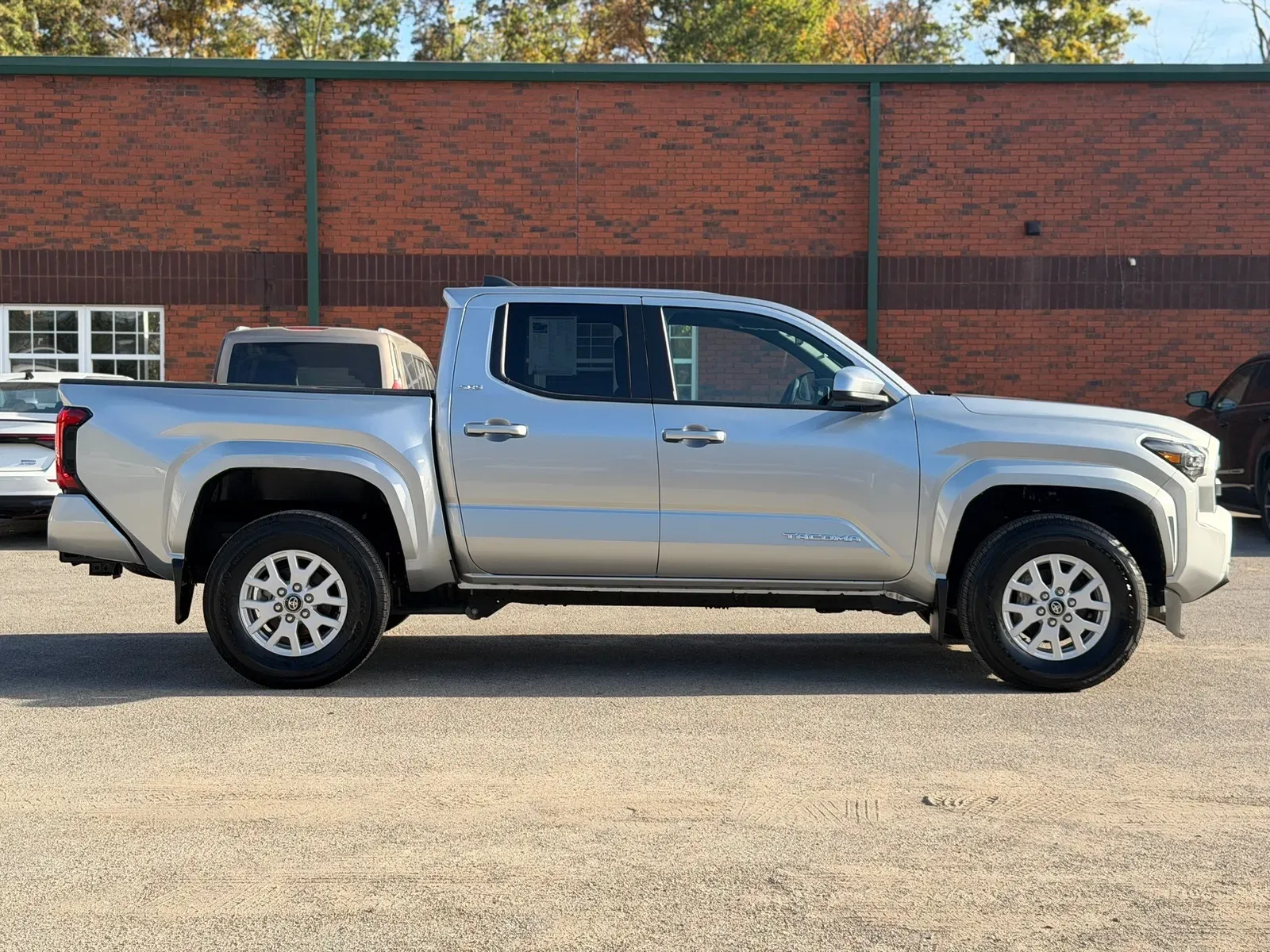 More photos of 2025 Toyota Tacoma at Angel Motors Inc, TN