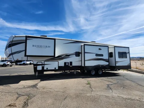 More photos of 2022 Heartland BIG Horn M37RD at Martin Swanty's Paradise Auto, AZ