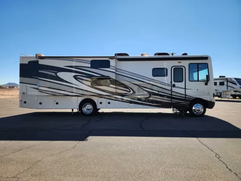 More photos of 2016 Ford Super Duty F-53 Motorhome at Martin Swanty's Paradise Auto, AZ