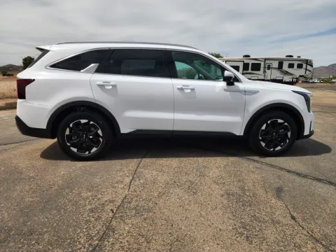 More photos of 2025 Kia Sorento S at Martin Swanty's Paradise Auto, AZ