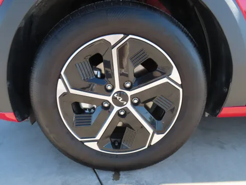 More photos of 2025 Kia Niro LX at Martin Swanty's Paradise Auto, AZ