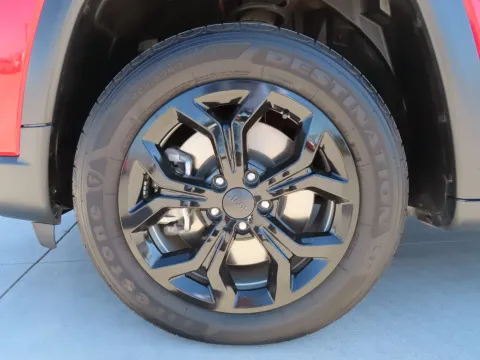 More photos of 2024 Jeep Compass Latitude at Martin Swanty's Paradise Auto, AZ