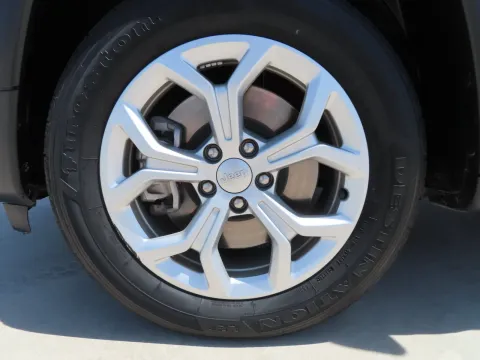 More photos of 2024 Jeep Compass Latitude at Martin Swanty's Paradise Auto, AZ
