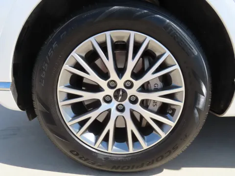 More photos of 2025 Genesis GV80 2.5T Standard at Martin Swanty's Paradise Auto, AZ