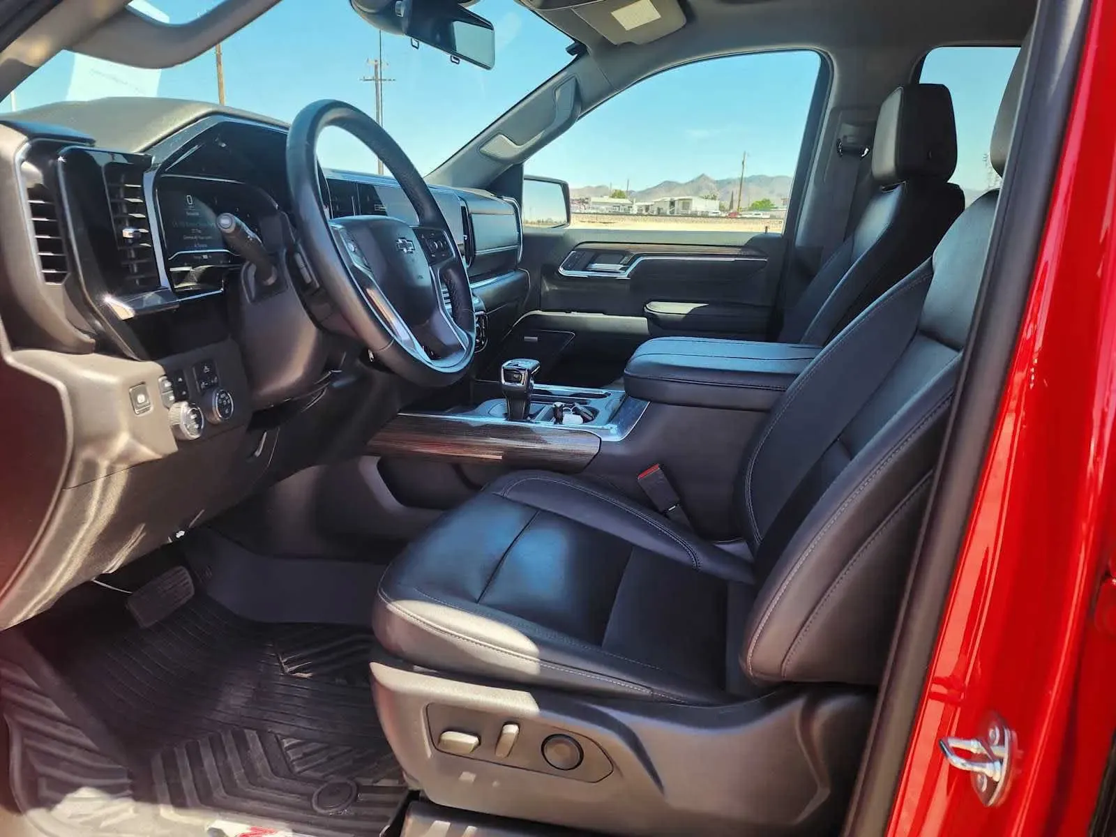Chevrolet Silverado photo 17