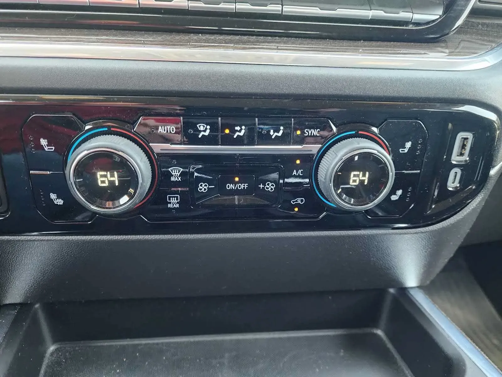 Chevrolet Silverado photo 27