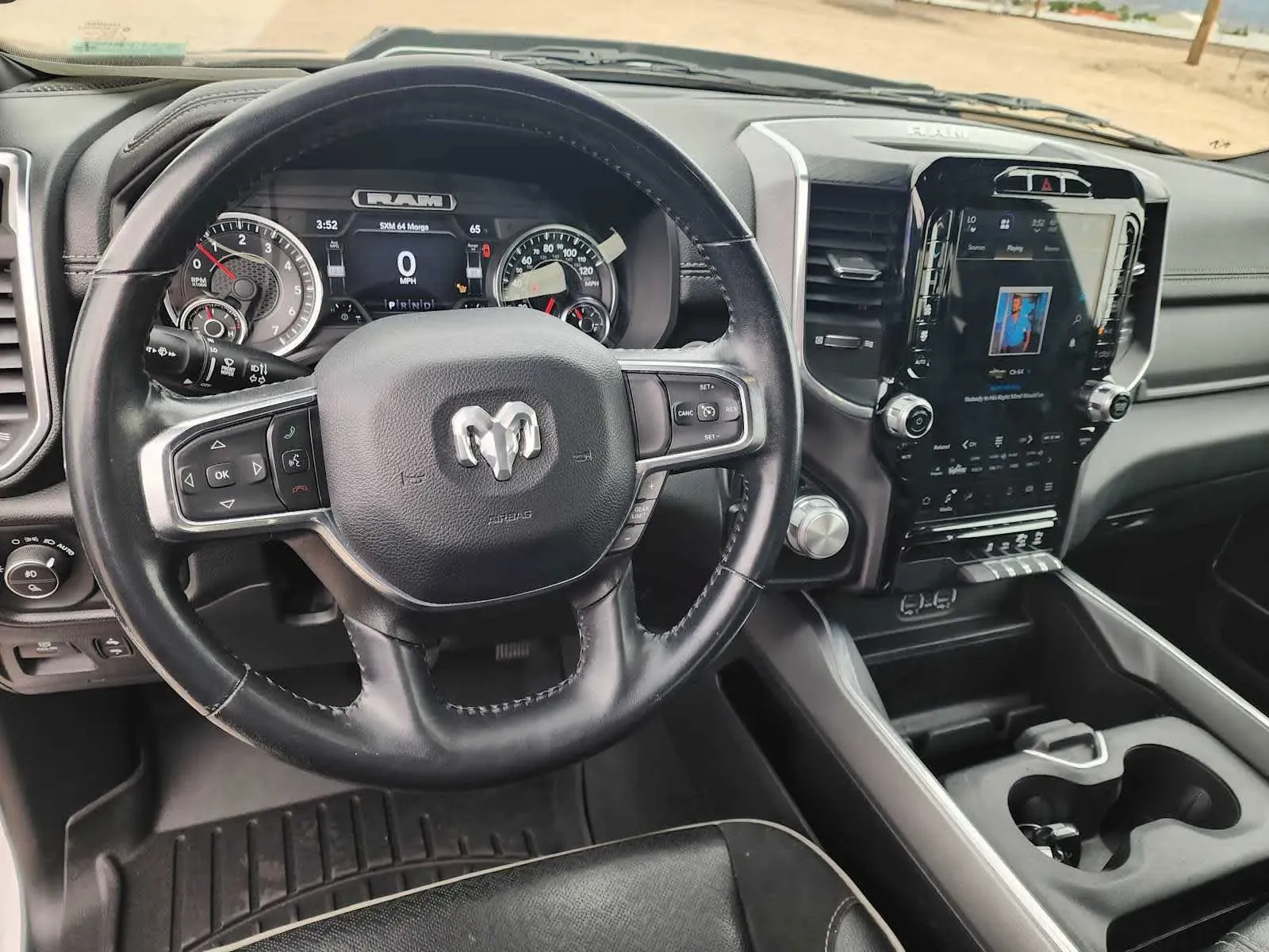 Ram 1500 photo 2