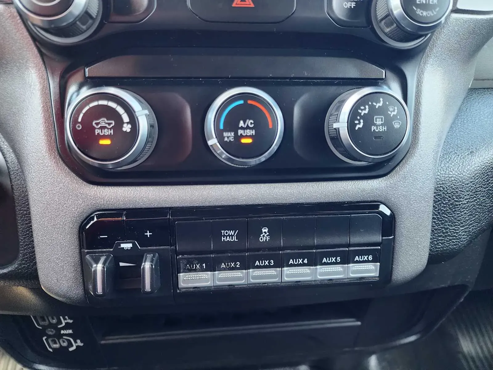 2022 RAM Ram 3500 Pickup Tradesman - Photo 25