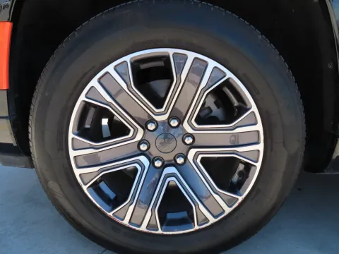More photos of 2024 Jeep Wagoneer Series II at Martin Swanty's Paradise Auto, AZ