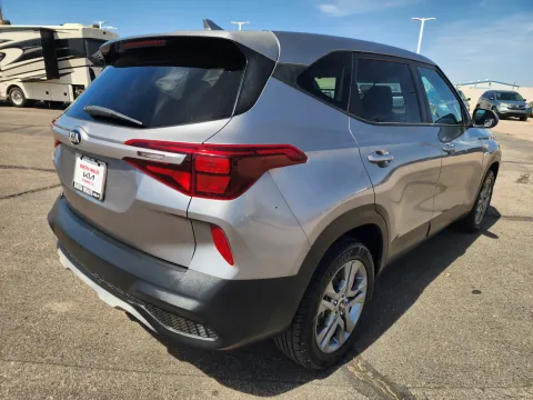 More photos of 2021 Kia Seltos LX at Martin Swanty's Paradise Auto, AZ