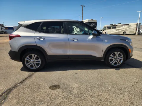 More photos of 2021 Kia Seltos LX at Martin Swanty's Paradise Auto, AZ