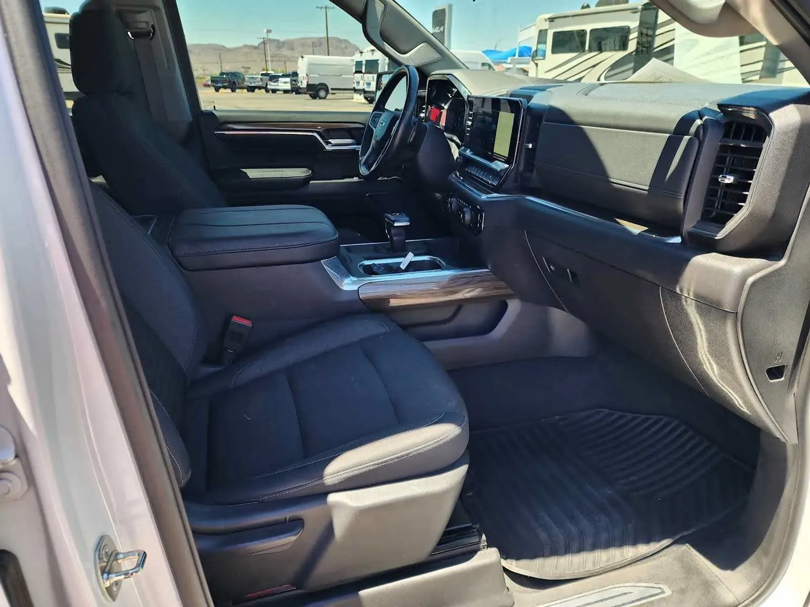 Chevrolet Silverado photo 15