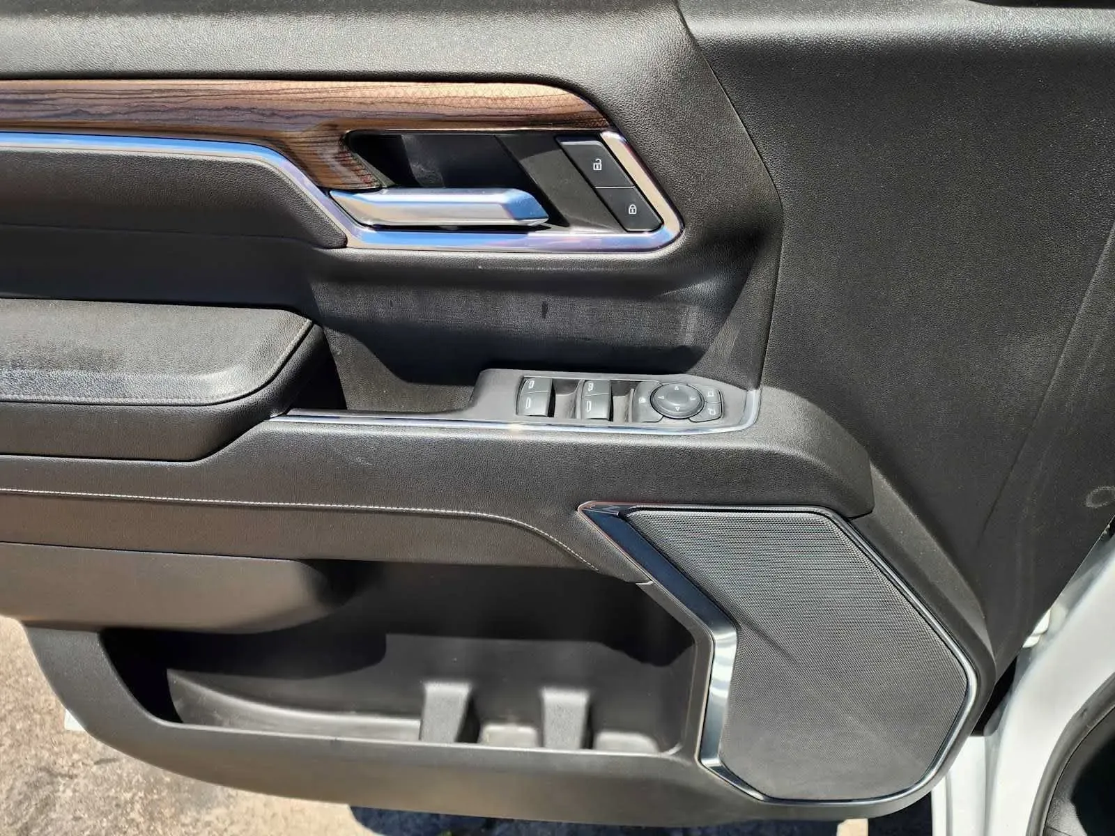 Chevrolet Silverado photo 19