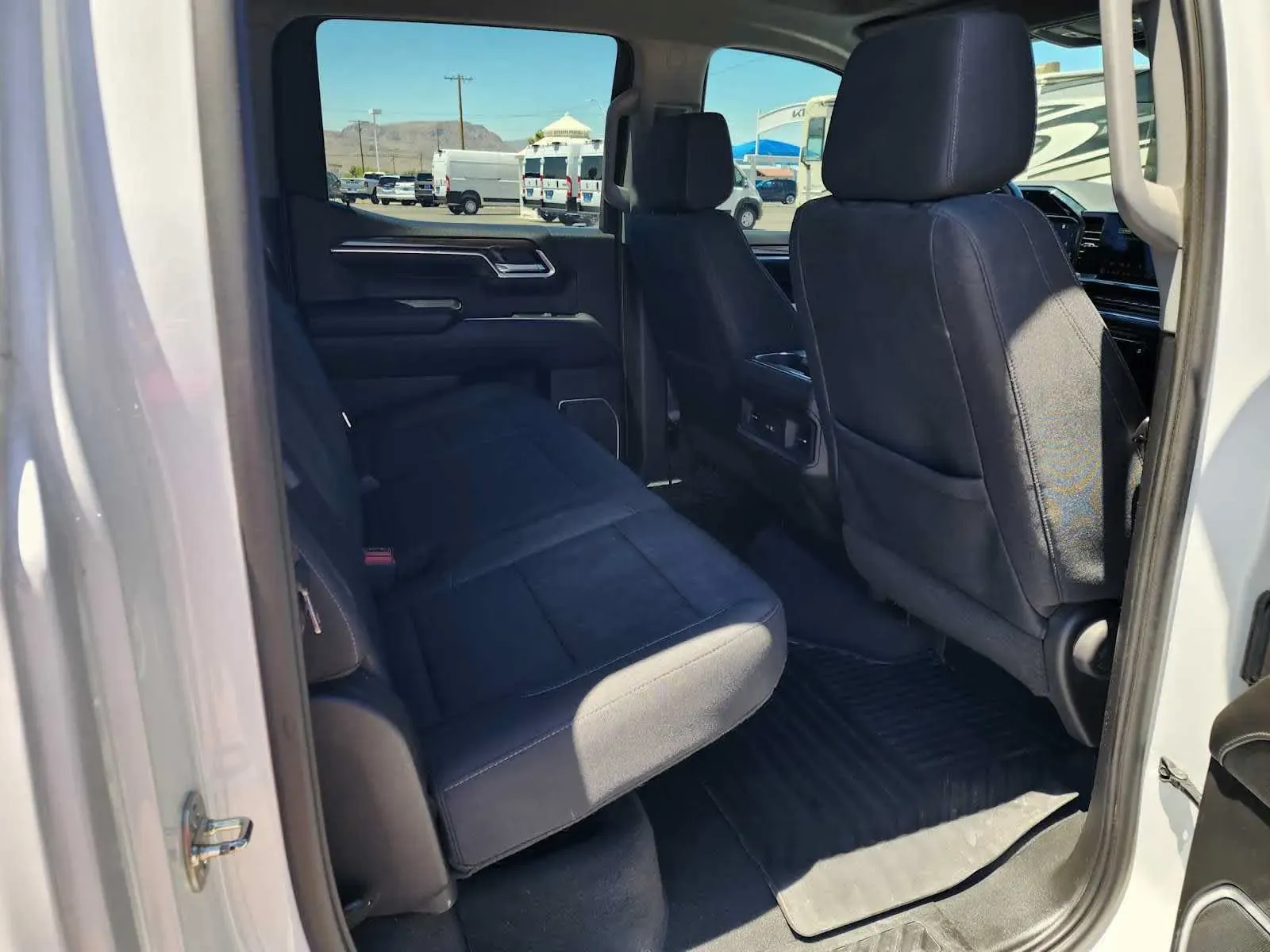 Chevrolet Silverado photo 16