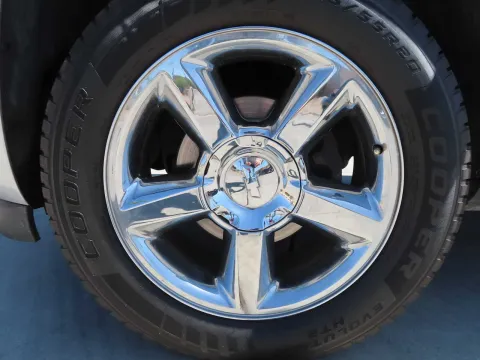 More photos of 2012 Chevrolet Avalanche LTZ at Martin Swanty's Paradise Auto, AZ