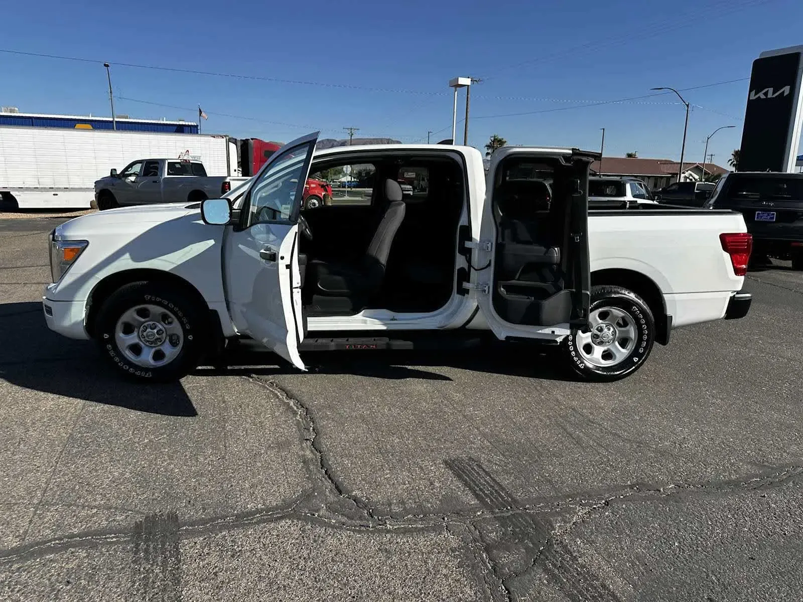 Nissan Titan photo 8