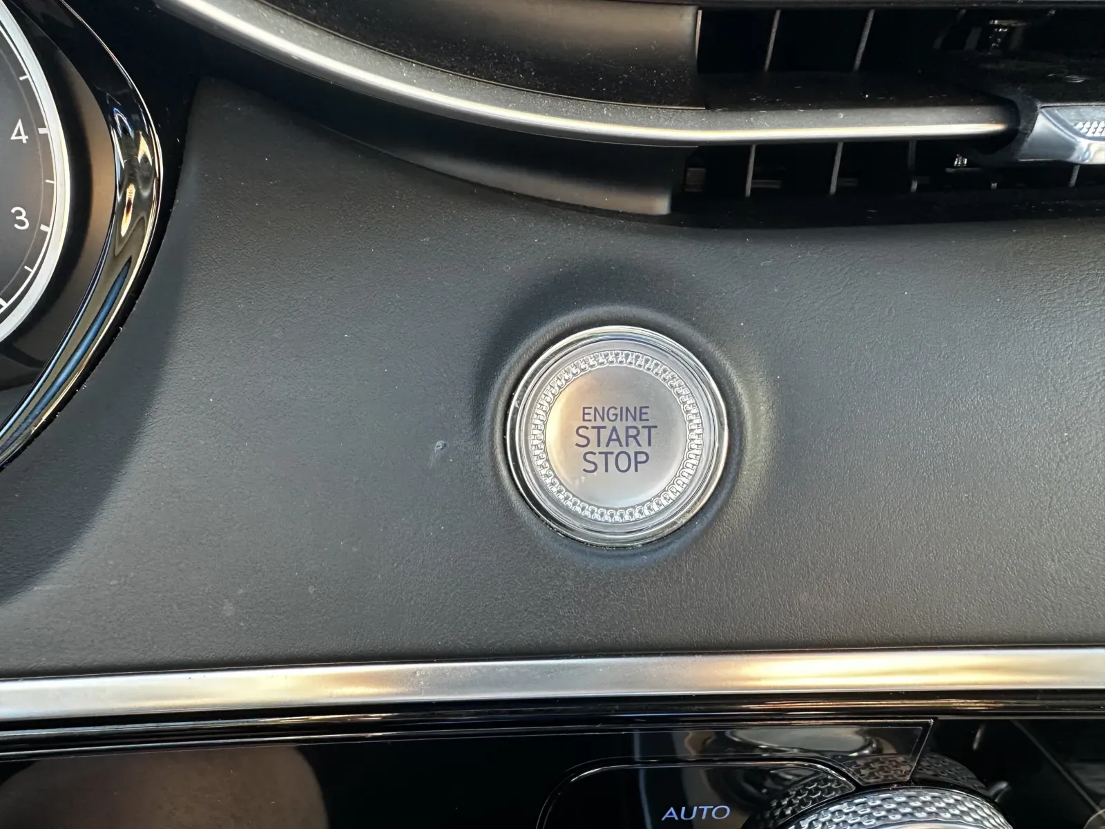 2025 GENESIS GV70 Standard - Photo 30