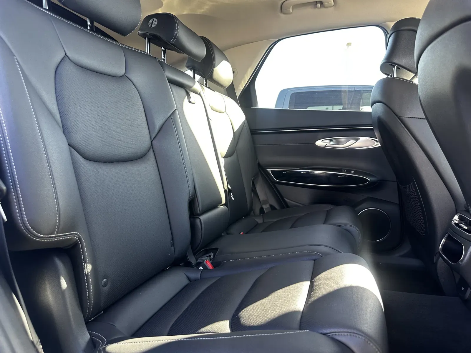 2025 GENESIS GV70 Standard - Photo 13