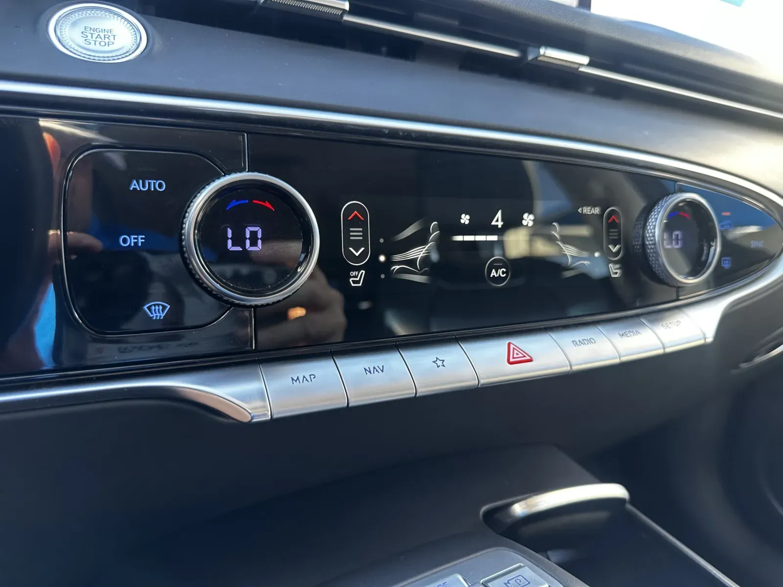 2025 GENESIS GV70 Standard - Photo 28