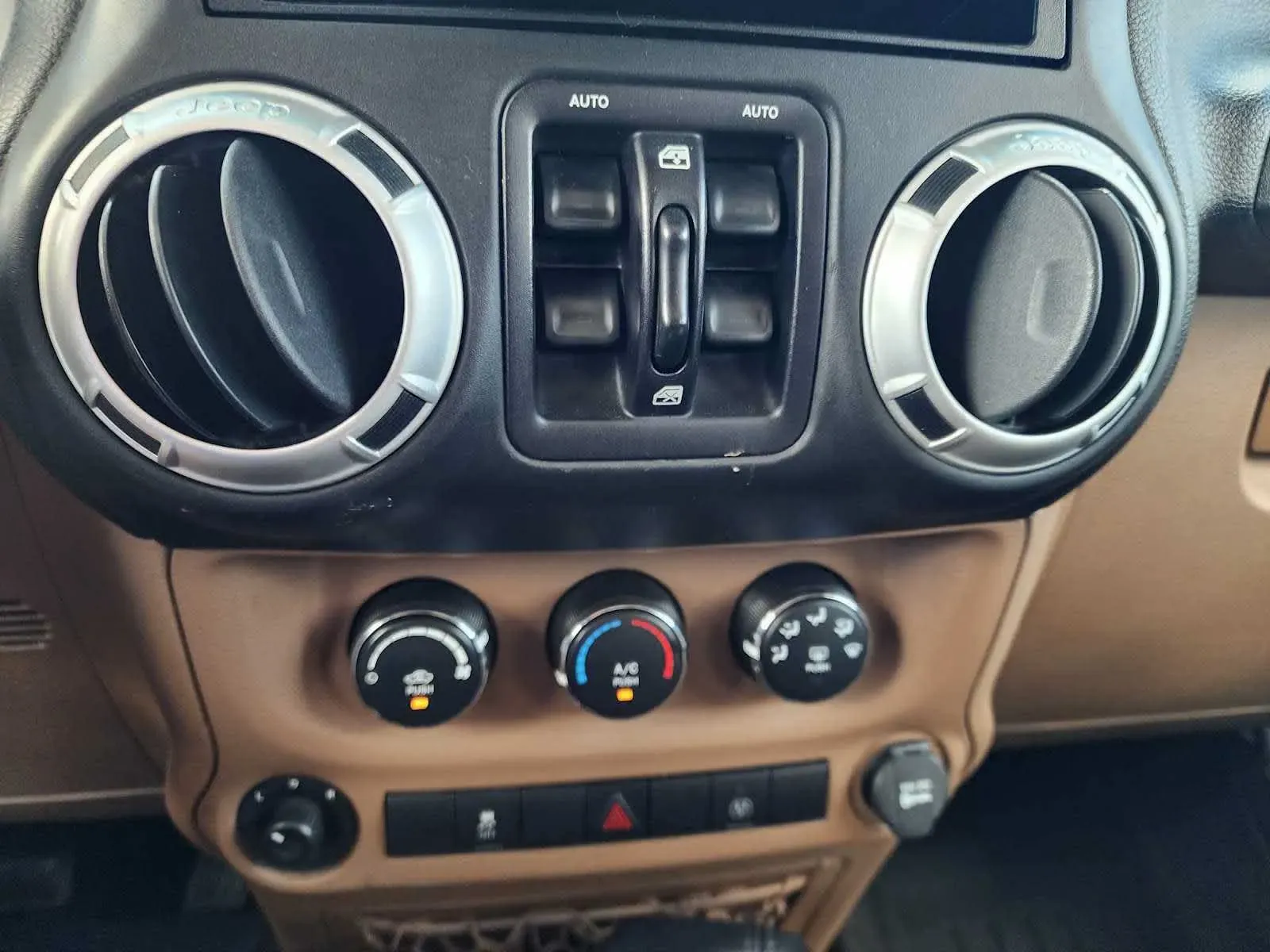 Jeep Wrangler photo 24