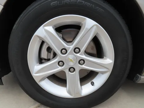 More photos of 2022 Chevrolet Malibu LT at Martin Swanty's Paradise Auto, AZ