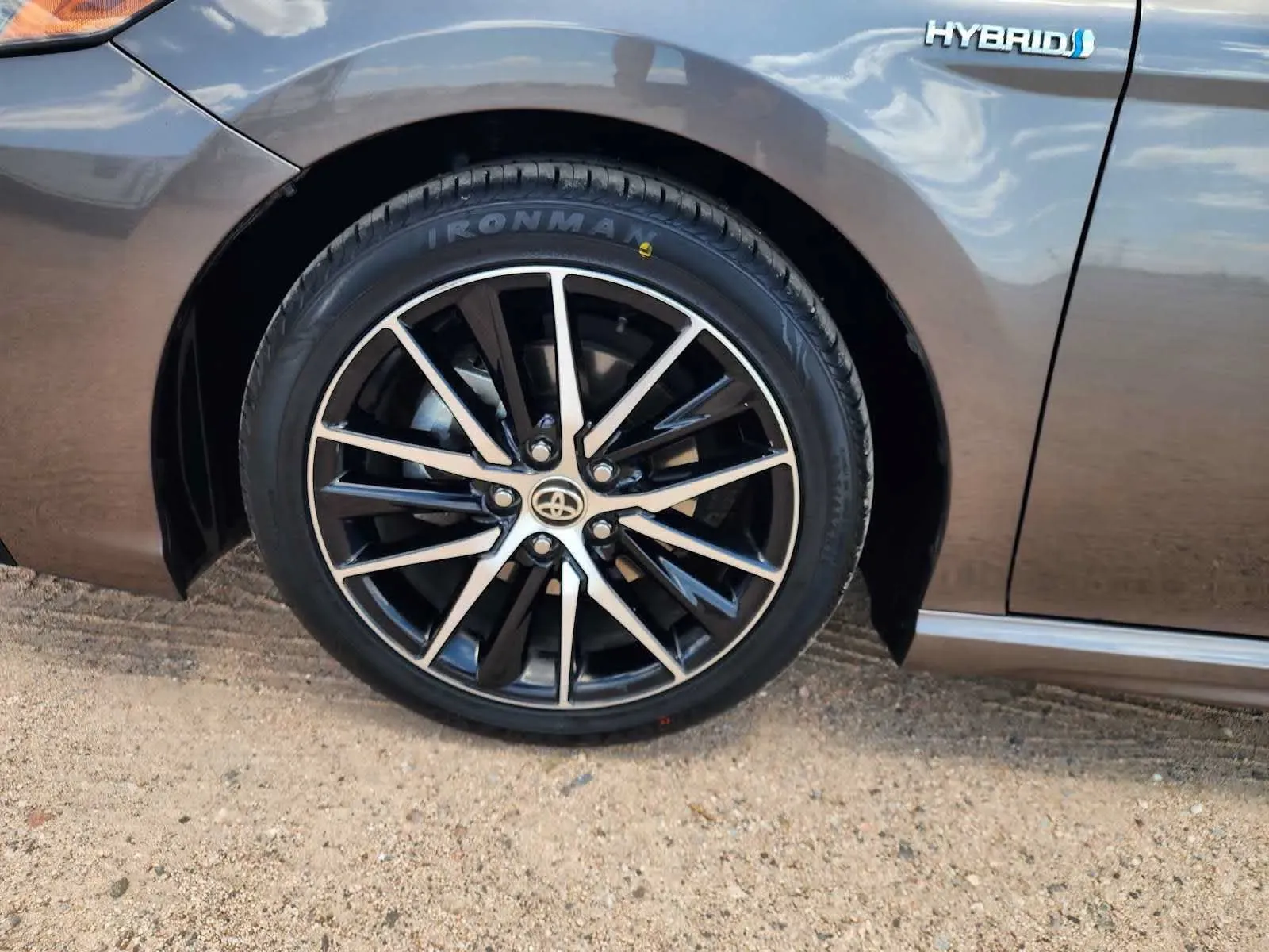 Toyota Camry photo 9