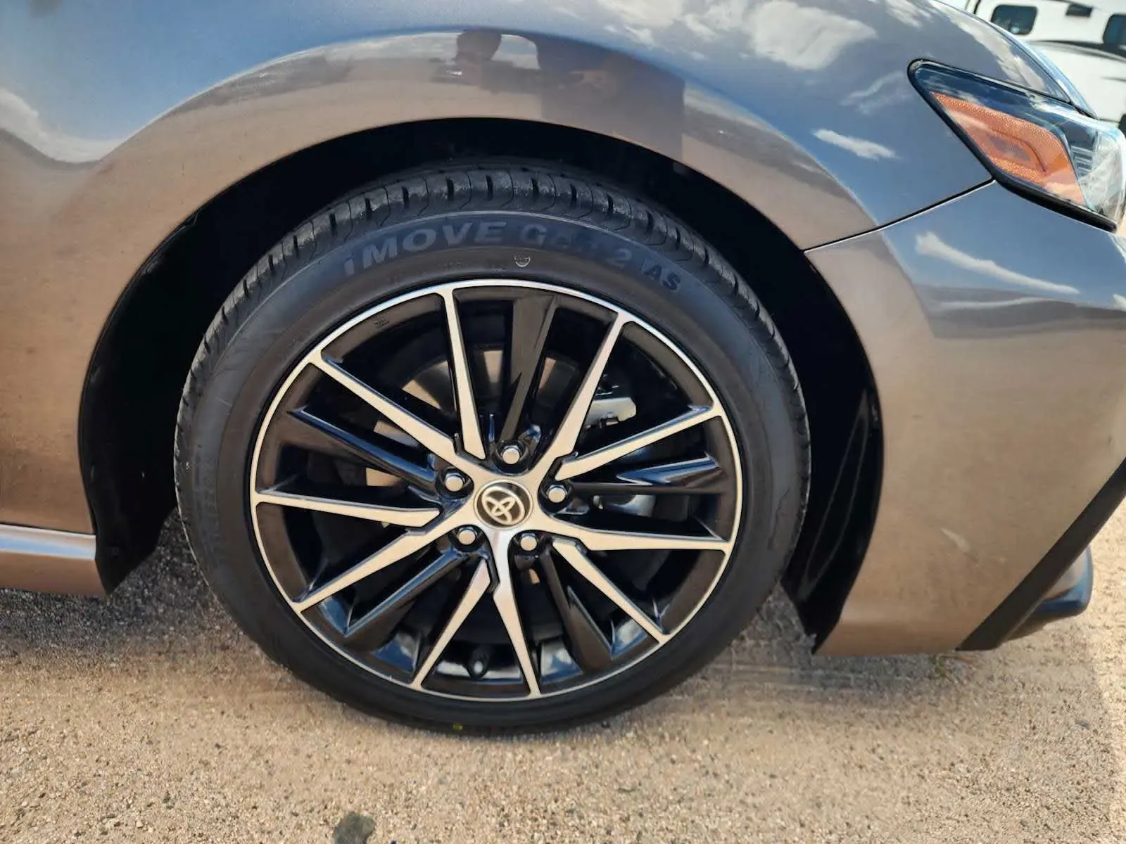 Toyota Camry photo 10